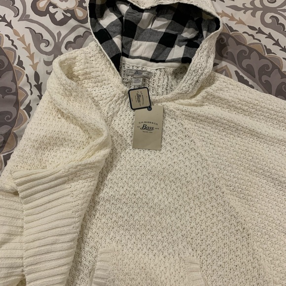 Cream poncho with buff check hood lining - Picture 2 of 5